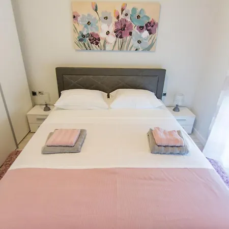 Nyaraló House Moonstone